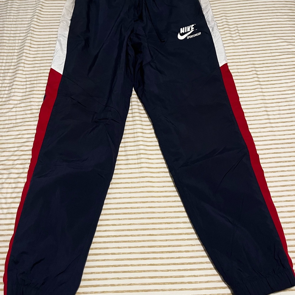 Vintage Nike windbreaker pants. Size small. So dope!!